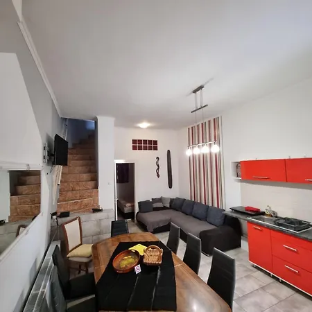 Apartment Sarok *