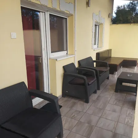 Sarok Apartment *